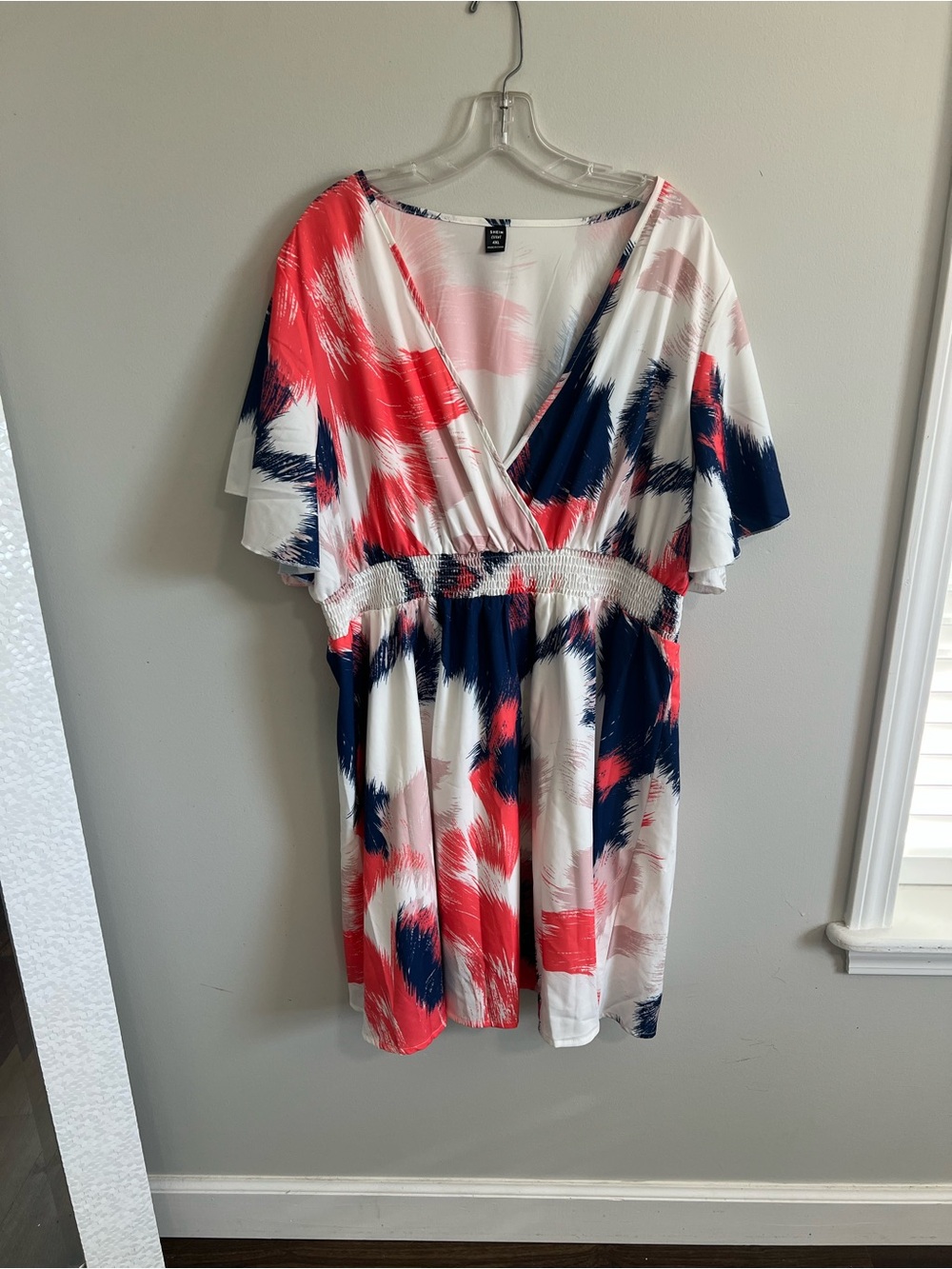 SHEIN Brushstroke V-Neck Short Sleeve Dress in White, Navy & Coral